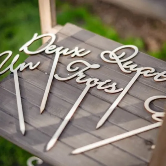 10 Grands Marque Tables Sur Pic En Bois Blanc