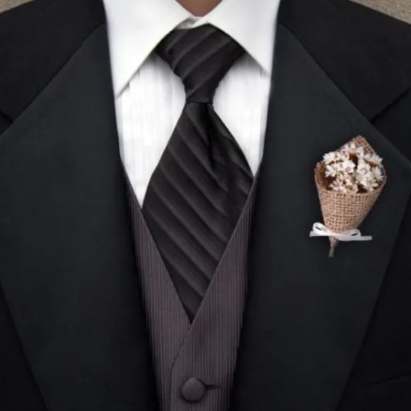 Boutonni Re Avec Jute Et Fleurs Blanches