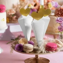 Cornet A Dragees Blanc Avec Coeur Or X 6 Pi Ces