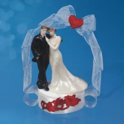 Couple De Mari S Sous Arche Avec Coeur Rouge