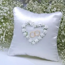 Coussin Porte Alliance Avec Coeur En Raphia Blanc